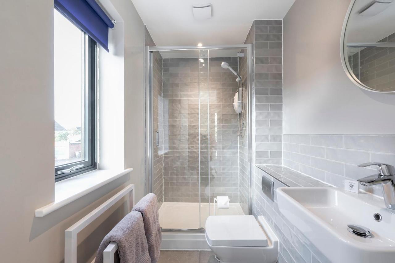 Elliot Oliver - Luxurious Two Bedroom Apartment With Parking Gloucester Exterior photo
