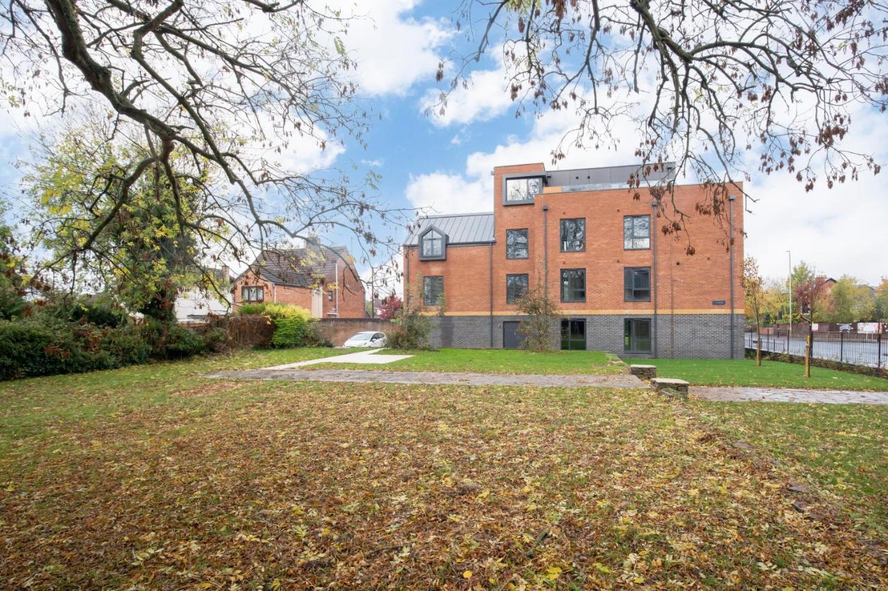 Elliot Oliver - Luxurious Two Bedroom Apartment With Parking Gloucester Exterior photo
